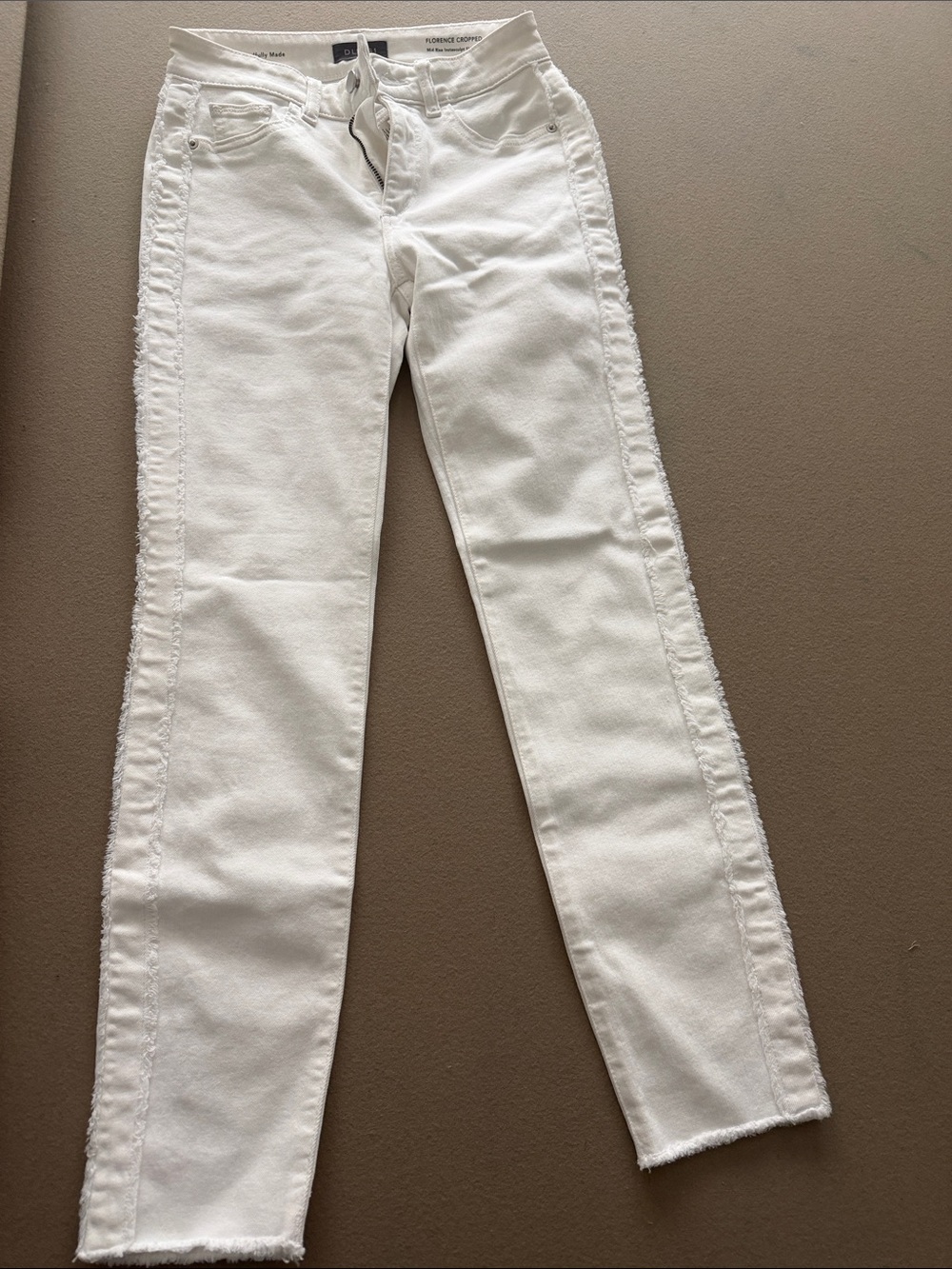 DL1961 white jeans. Size 25